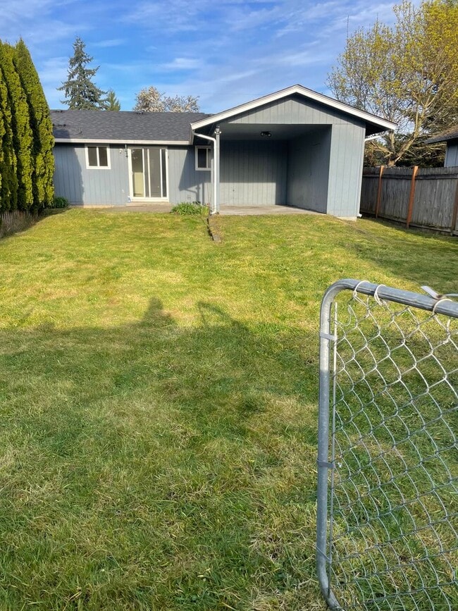 Building Photo - Downtown Puyallup charmer