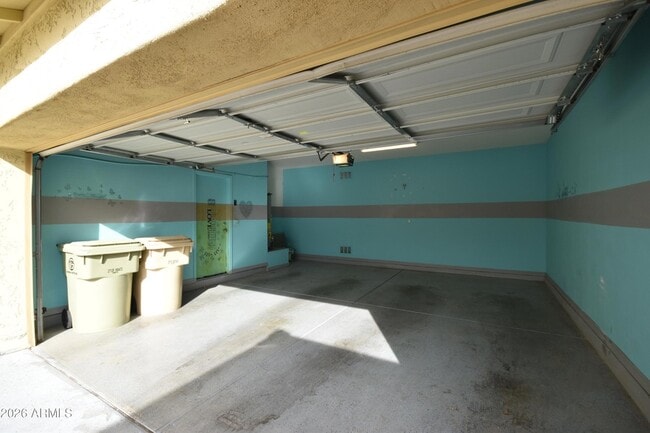 Building Photo - 7117 N 73rd Dr