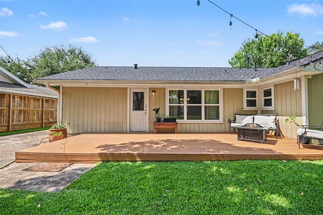 Building Photo - 4831 Stillbrooke Dr