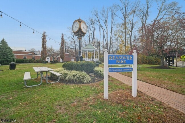 Building Photo - 246 Main St