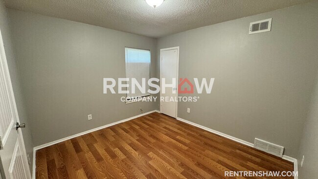 Building Photo - 381 N Manassas St