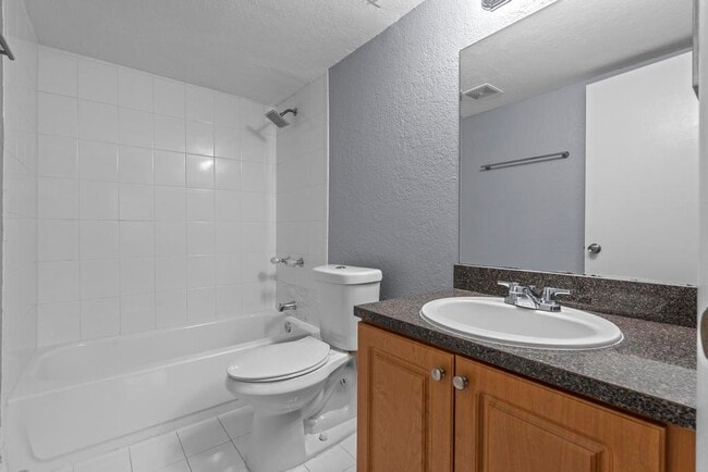 Building Photo - 120 Sparrow Dr