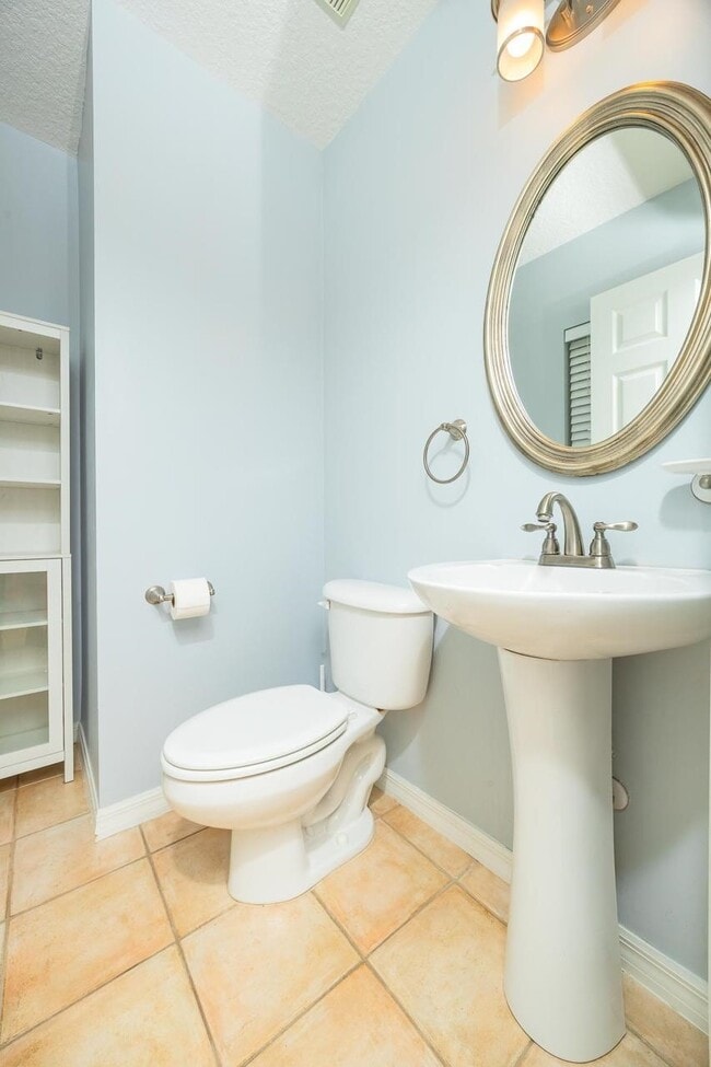 Building Photo - 728 Willow Wood Pl