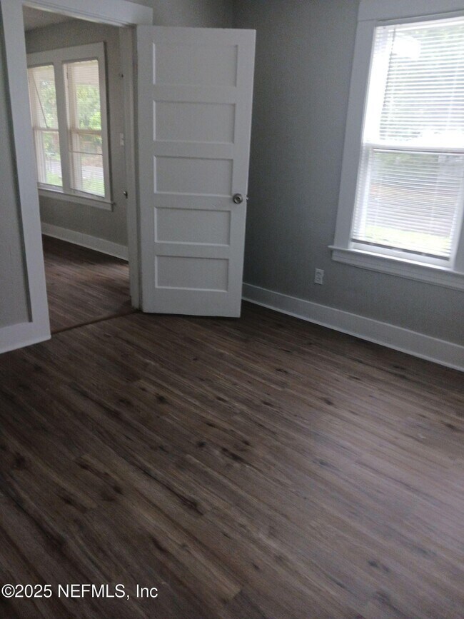 Building Photo - 451 Duray St
