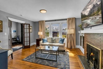 Building Photo - Furnished 3-Bedroom, 2-Bath Upper Unit in North Buffalo