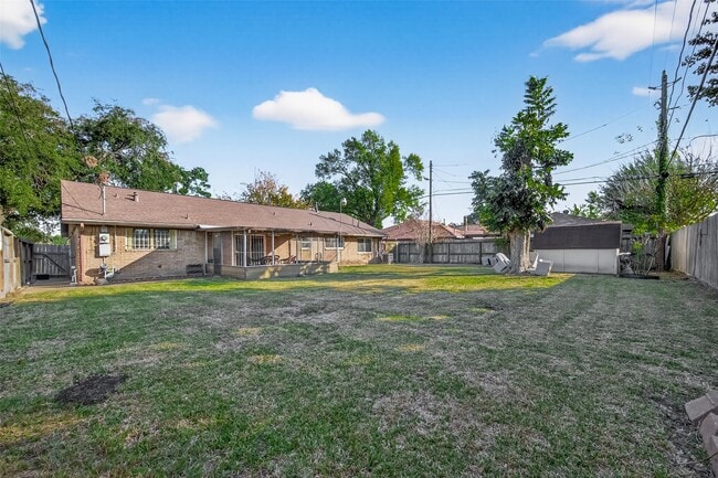 Building Photo - 8726 Glenloch Dr