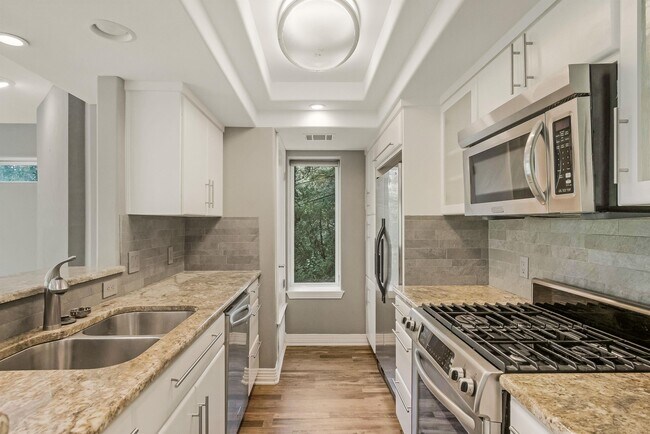 Building Photo - 701 Azie Morton Rd