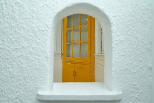 Building Photo - 2321 Fontaine Ave Ext