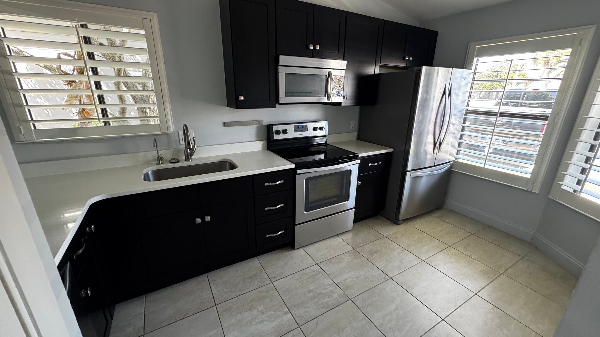 Updated kitchen with water filter - 163 Breezeway Ct