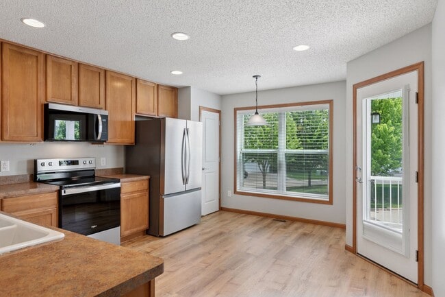 Building Photo - 15130 Fanning Dr N