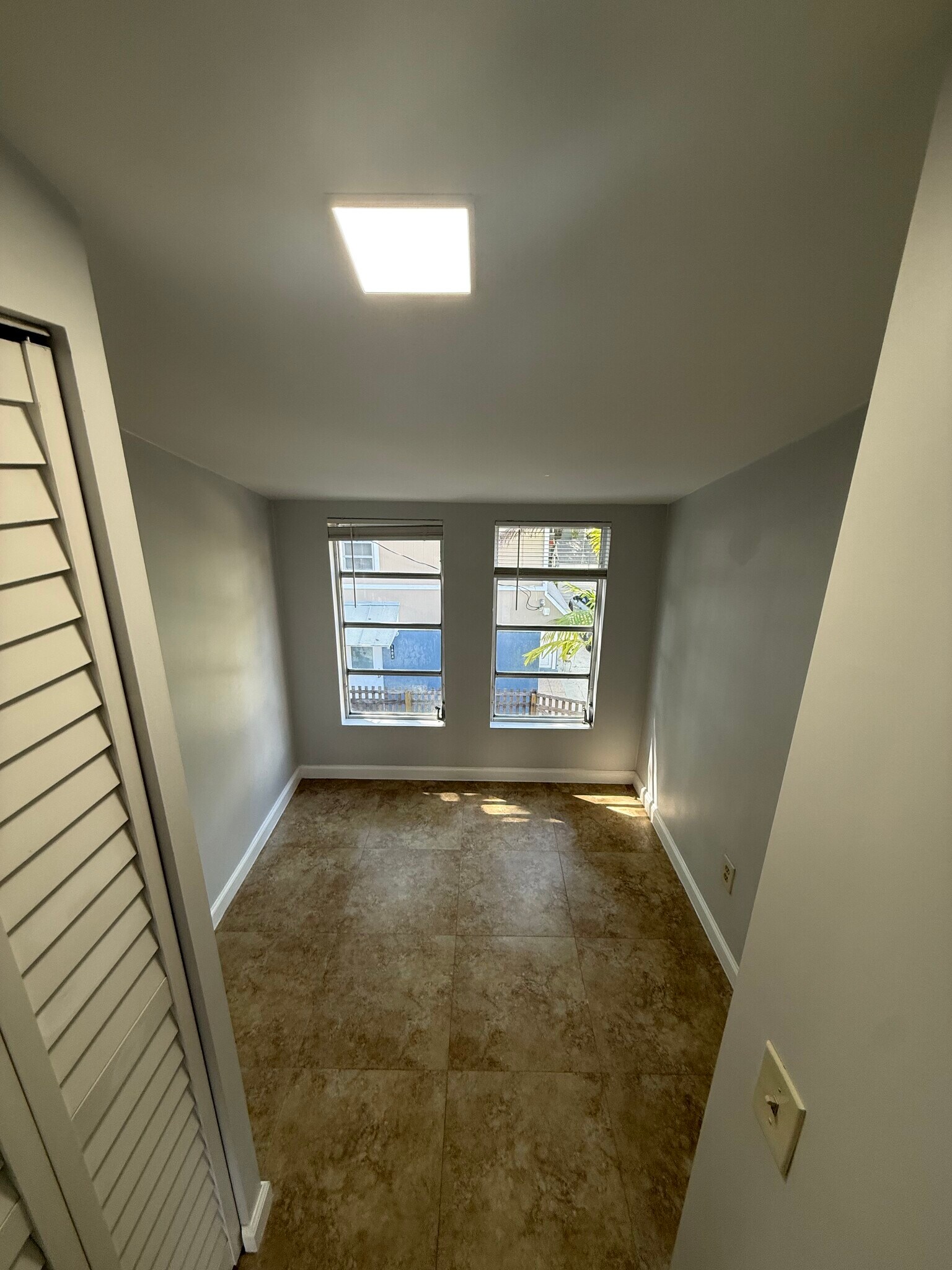 Building Photo - 1410 SW 19th Ter