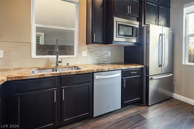 Building Photo - 3372 Dalmore St