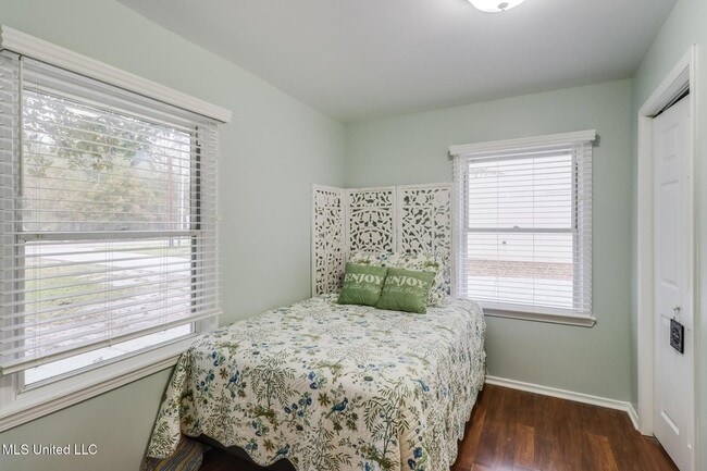 Building Photo - 419 E Second Street Unit