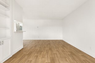 Building Photo - Terre at S Lincoln