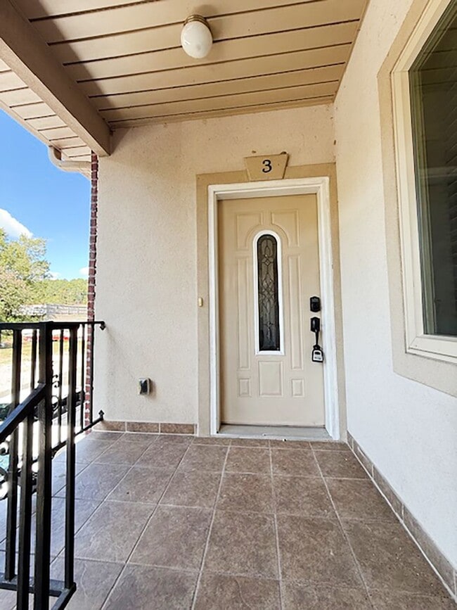 Building Photo - Lakefront Condo for Rent in Hot Springs
