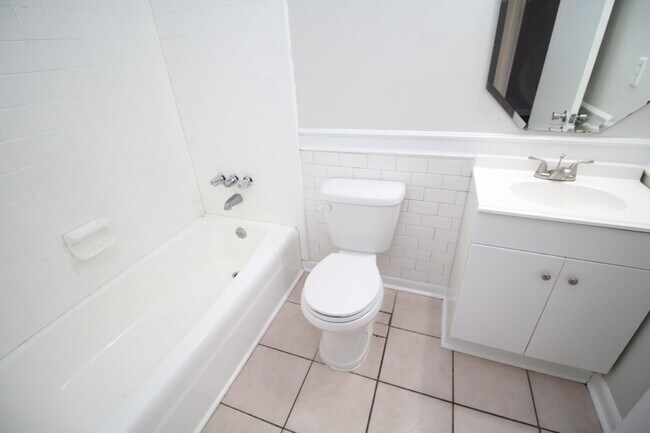 Building Photo - Hamilton Bridge Estates 3BR Brick Home Near Hwy 90, No Carpet & Open Living Space