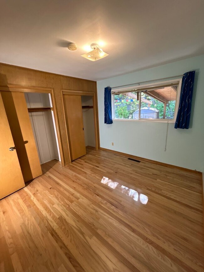 Building Photo - dege01