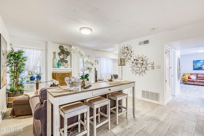 Building Photo - 7333 Golden Hawk Dr