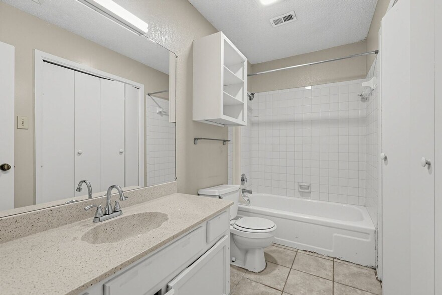 Building Photo - 1608 Pecan Chase Cir