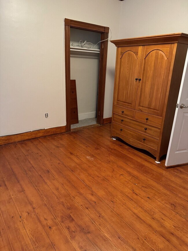 Building Photo - 880 E Broadway