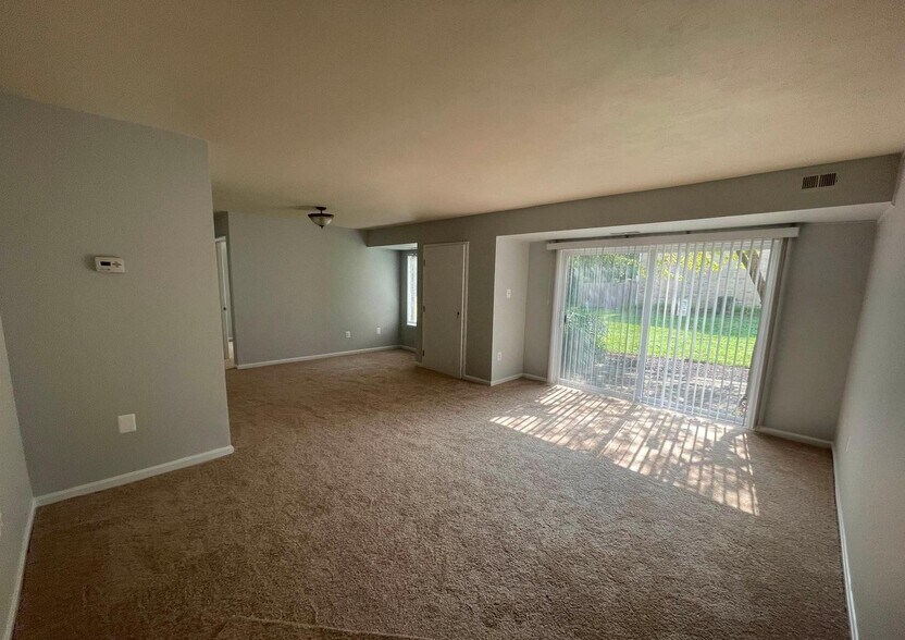 Building Photo - 8867 Rollright Ct