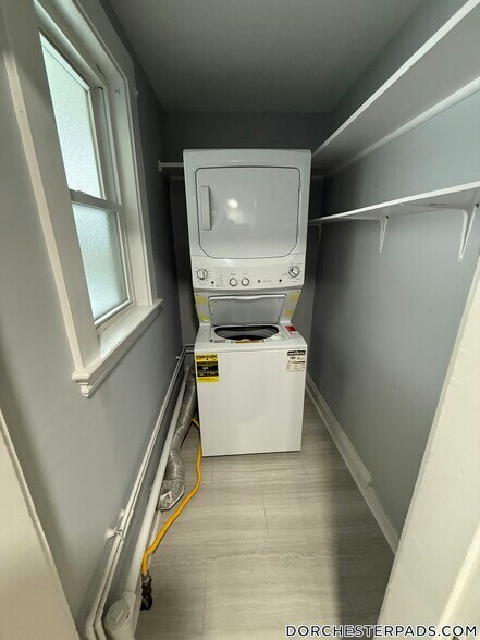 Building Photo - 24 Ventura St