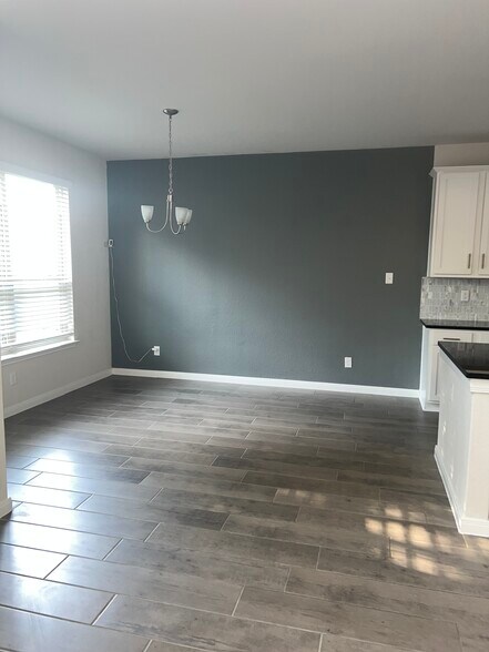 The Dining Room - 603 Hirsch Trl