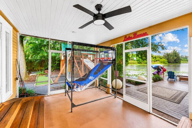 Building Photo - 303 Lang Rd