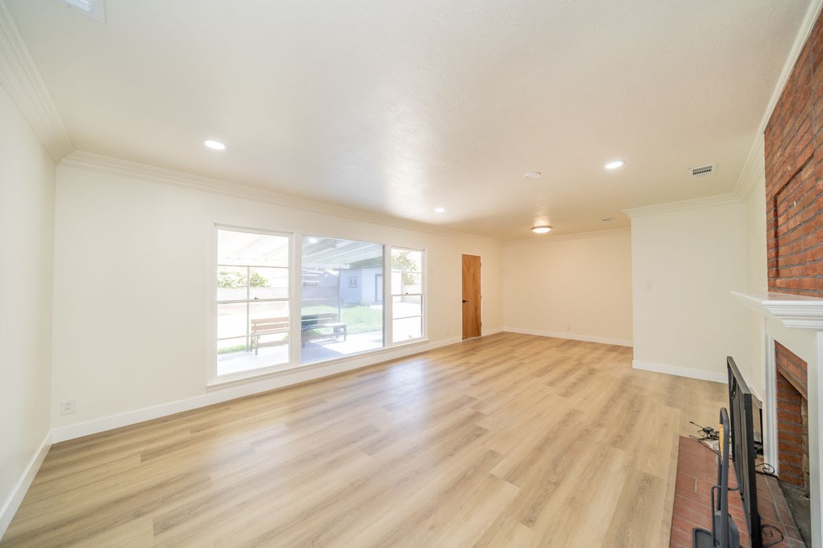 Building Photo - 9676 Bolton Ave