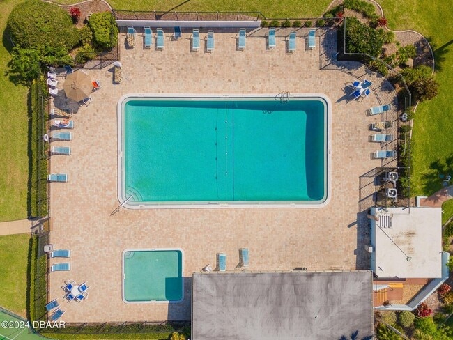 Building Photo - Spacious Riverview 1B/1B Condo