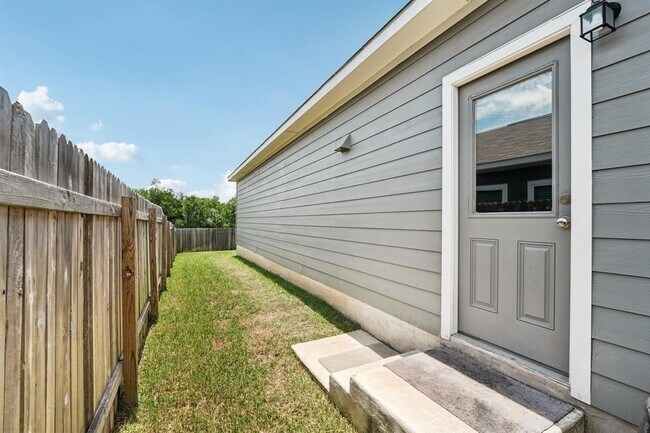 Building Photo - 6013 Eden Dr