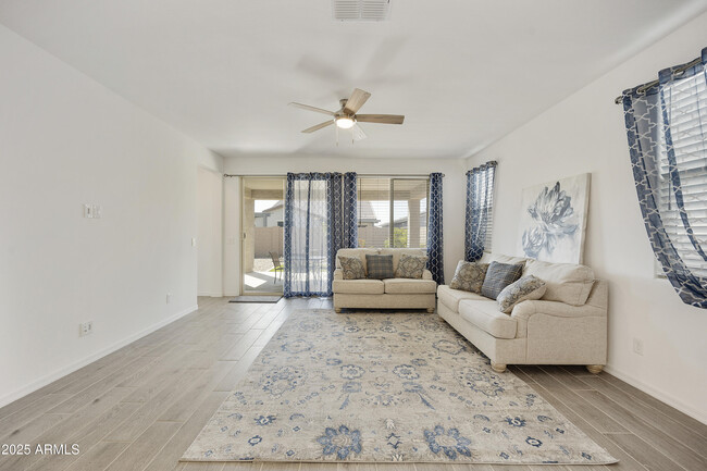 Building Photo - 5854 S Del Rancho