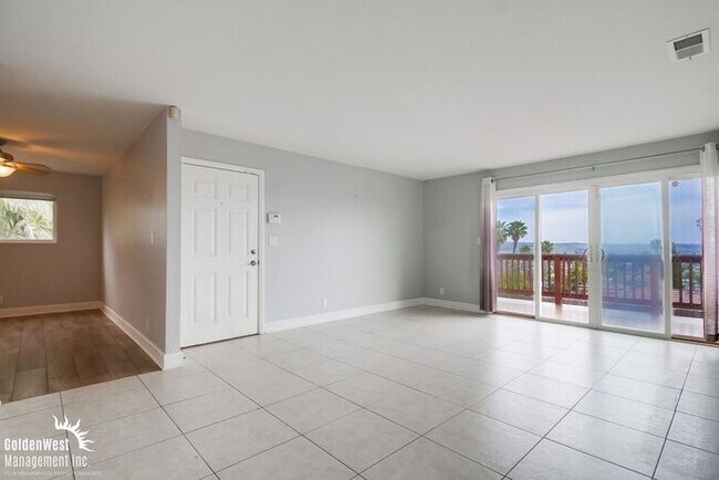 Building Photo - Scenic 4Bdm 2Ba Oasis with Panoramic Views...