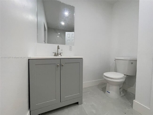 Building Photo - 5810 NW 27th Ct