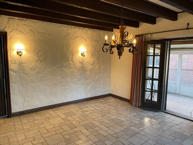 Building Photo - 6301 Alexander Dr