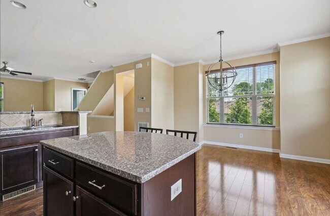 Building Photo - Spacious 3-Bedroom/3.5 Bathroom End-Unit T...