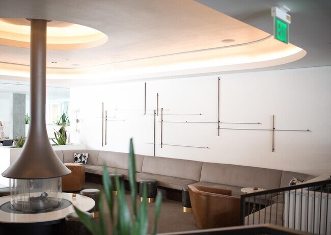 Building Photo - 5455 E Lincoln Dr