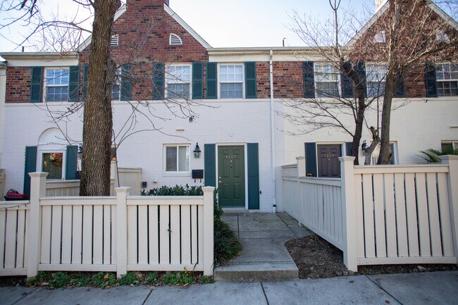 Primary Photo - 1357 N Van Dorn St