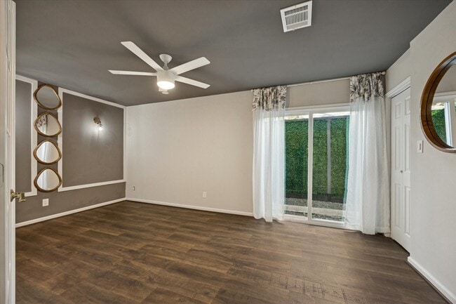 Building Photo - 2619 Eastgrove Ln