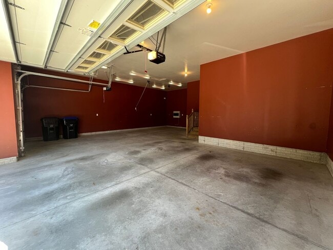 Building Photo - Luxurious 4-Bedroom Home in Fox Creek Subdivision!