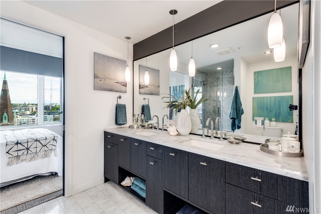 Building Photo - 1321 Seneca St