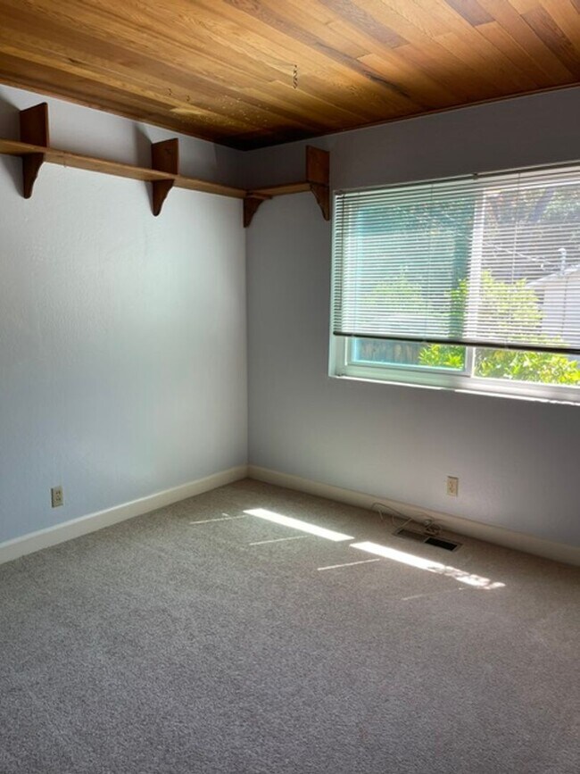 Building Photo - Great location, end of a quiet cul de sac, Cupertino School, spacious rooms