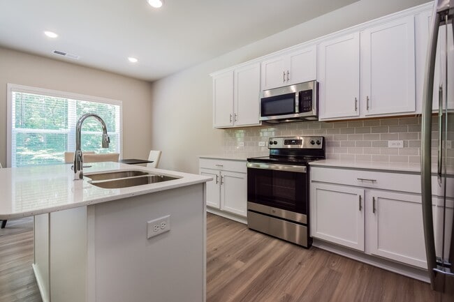 Building Photo - 3414 Sugarberry Dr