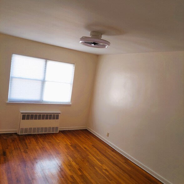 Building Photo - 745 E 101st St