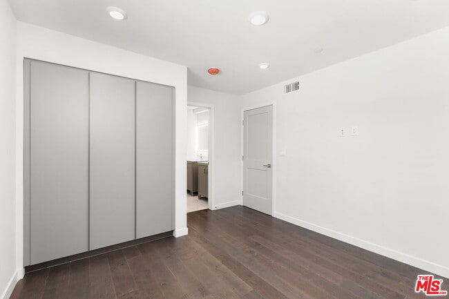 Building Photo - 849 N Alta Vista Blvd