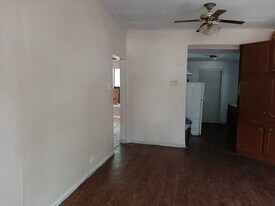 Building Photo - 1406 Aransas Ave
