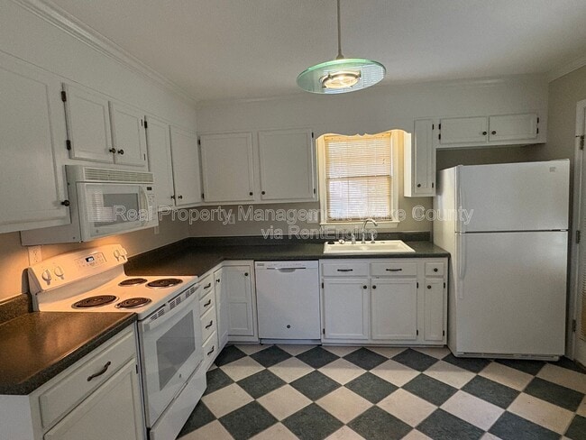 Building Photo - 106 N McLean Ct