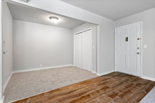 Building Photo - Woodland Apartments