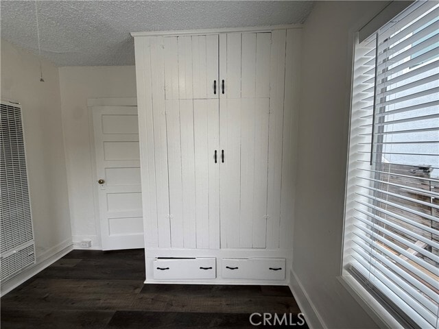 Building Photo - 1053 Loma Dr