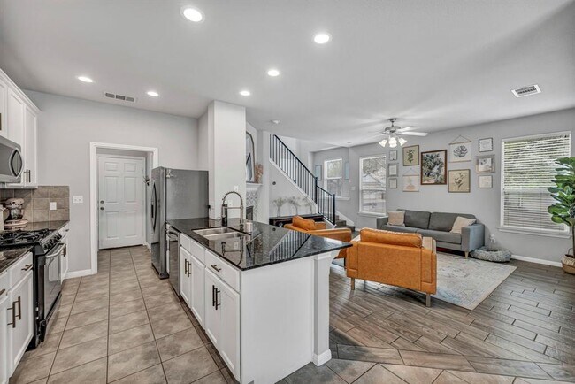 Building Photo - 411 W St Elmo Rd